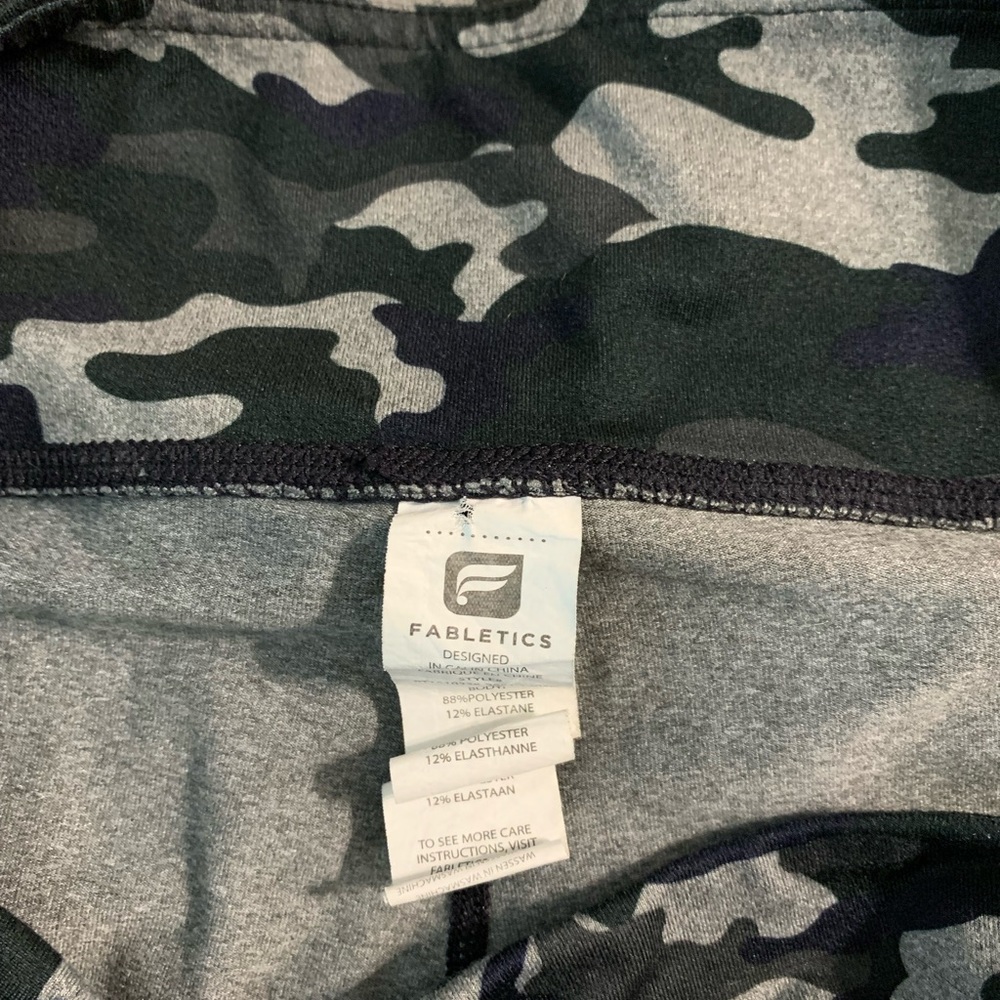 Fabletics camo capris - Picture 2 of 3
